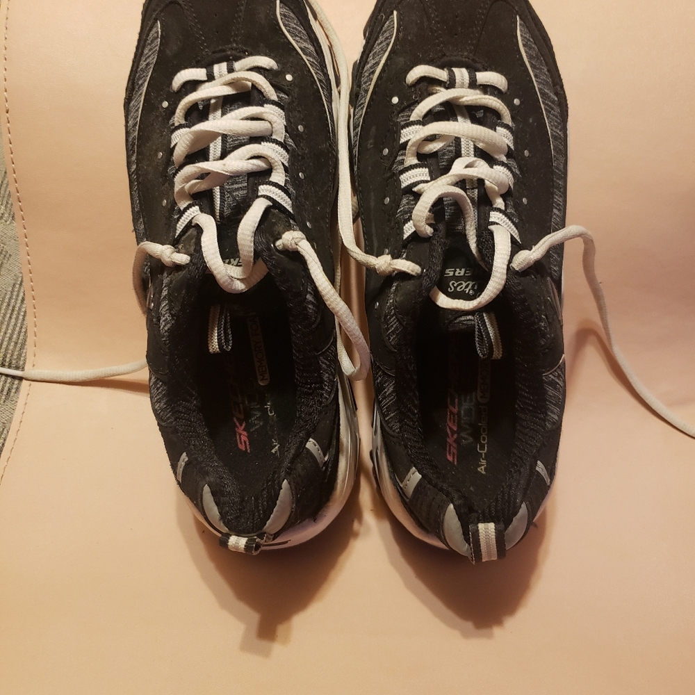 Today Only Sale!!! Skechers D'Lites With Air Cooled Memory Foam- Wide Fit - Picture 2 of 2